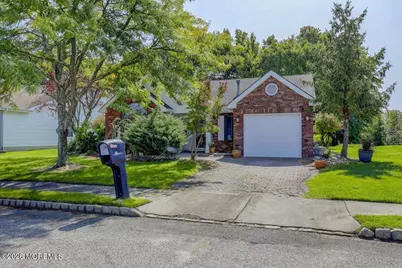 19 Hampton Drive, Marlboro Township, NJ 07746 - Photo 2