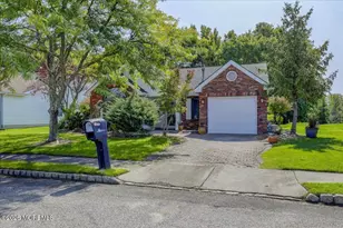 19 Hampton Dr, Marlboro Township, NJ 07746 - Photo 2