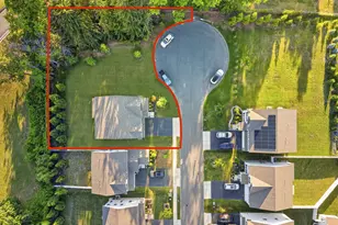 319 Tulip Ct, Marlboro Township, NJ 07746 - Photo 2