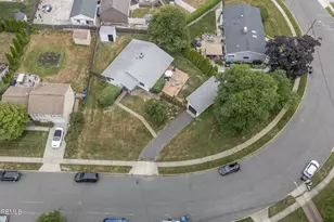 15 Wilson Cir W, Red Bank, NJ 07701 - Photo 34