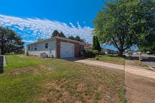7 Pavilion St, Toms River Township, NJ 08757 - Photo 2