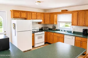 48 Harding Rd, Freehold, NJ 07728 - Photo 22