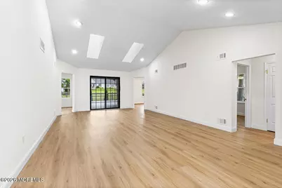 16 Suffolk Way, Marlboro Township, NJ 07746 - Photo 4