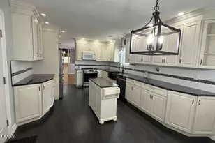 38 Morning Glory Ln, Lakewood, NJ 08701 - Photo 4