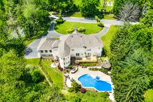 427 Fawns Run, Morganville, NJ 07751 - Photo 2