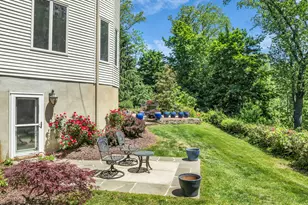 427 Fawns Run, Morganville, NJ 07751 - Photo 6