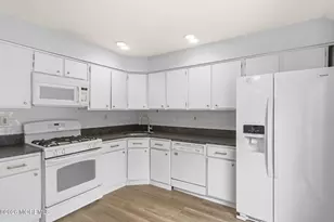 17 Alameda Ct, Eatontown, NJ 07724 - Photo 10