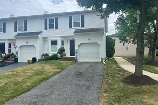 21 Carriage Ln, Englishtown, NJ 07726 - Photo 2