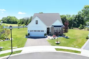 19 Magnolia Dr, Freehold, NJ 07728 - Photo 4