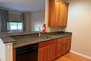 418 Sophee Ln, Lakewood, NJ 08701 - Photo 4