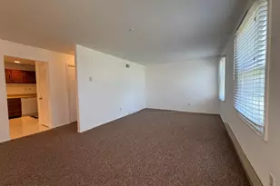 70 William And Mary Sq, Freehold, NJ 07728 - Photo 8