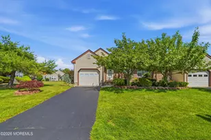 11B John Hancock Dr, Monroe Township, NJ 08831 - Photo 2