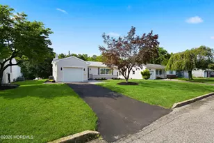 1023 E Edgebrook Dr, Toms River Township, NJ 08757 - Photo 2