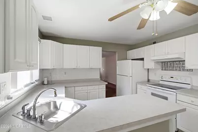 7 Greenwich Avenue, Manchester Township, NJ 08759 - Photo 4