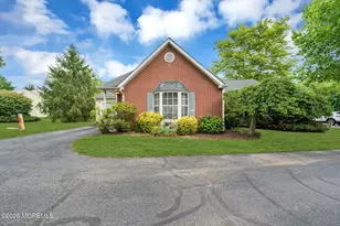 7 Kingston Close, Freehold, NJ 07728 - Photo 2