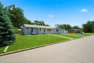 20 Western Dr, Howell Township, NJ 07731 - Photo 2