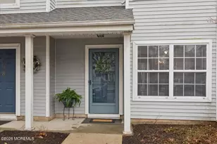 437 Hampton Ct, Manalapan Township, NJ 07726 - Photo 2