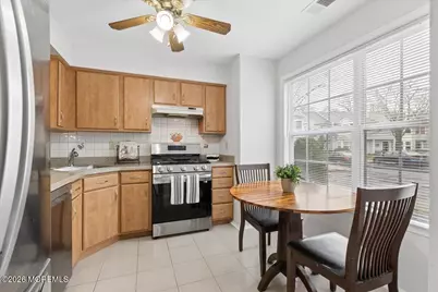 437 Hampton Court #12-1, Manalapan Township, NJ 07726 - Photo 4