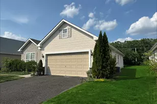 7 Eagle Ridge Cir, Lakewood, NJ 08701 - Photo 2