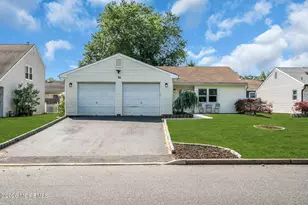 13 Scenic Dr, Freehold, NJ 07728 - Photo 4