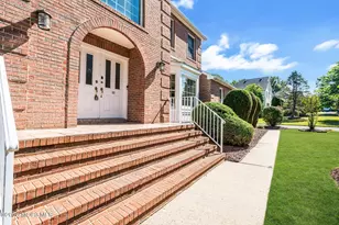 132 Rolling Hill Dr, Morganville, NJ 07751 - Photo 4