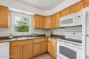 2 Sutherland Ct, Toms River Township, NJ 08757 - Photo 2