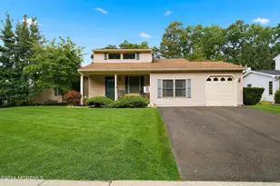 15 Honeysuckle Way, Howell Township, NJ 07731 - Photo 2