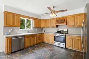 17 Millbrook Dr, Middletown, NJ 07748 - Photo 12