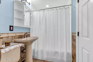 85 Roosevelt Cir E, Red Bank, NJ 07701 - Photo 10
