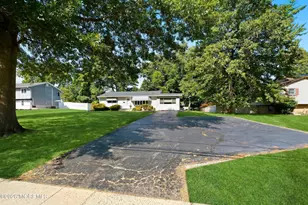 15 Tamarack Dr, Manalapan Township, NJ 07726 - Photo 2