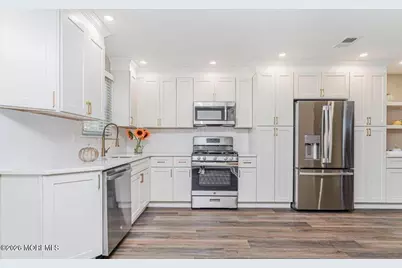 13 Gatley Close, Freehold, NJ 07728 - Photo 4