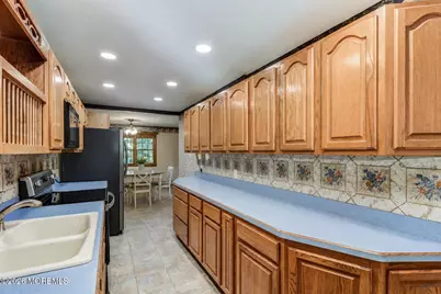 15 La Valley Drive, Manalapan Township, NJ 07726 - Photo 4