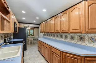 15 La Valley Dr, Manalapan Township, NJ 07726 - Photo 4