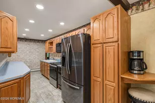 15 La Valley Dr, Manalapan Township, NJ 07726 - Photo 4