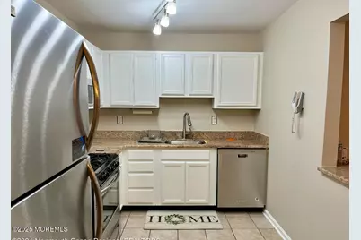 102 Wedgewood Circle, Belford, NJ 07718 - Photo 4