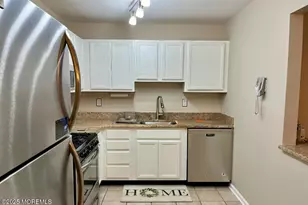 102 Wedgewood Cir, Belford, NJ 07718 - Photo 4