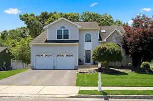 28 Silverbrooke Cir, Howell Township, NJ 07731 - Photo 2