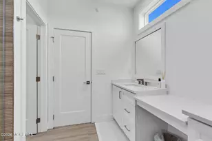 27 Linder Ct, Middletown, NJ 07748 - Photo 60