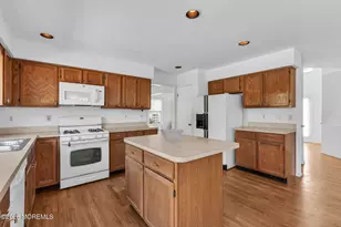 26 Brandywine Dr, Matawan, NJ 07747 - Photo 18
