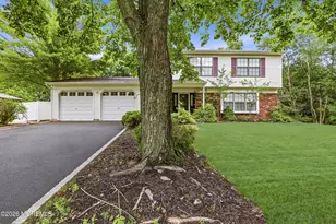 302 Princeton Dr, Howell Township, NJ 07731 - Photo 2