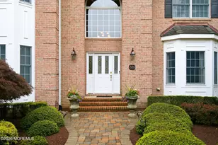 338 Valley View Cir, Freehold, NJ 07728 - Photo 4