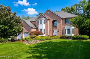 338 Valley View Cir, Freehold, NJ 07728 - Photo 2