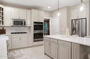 338 Valley View Cir, Freehold, NJ 07728 - Photo 18