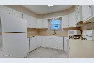 7 Lakeview Drive, Marlboro Township, NJ 07746 - Photo 16