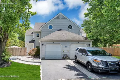 9 Frost Court, Freehold, NJ 07728 - Photo 4