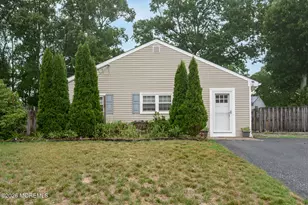 318 Hemlock Dr, Lanoka Harbor, NJ 08734 - Photo 1