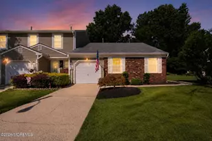 99 Oak Ln, Eatontown, NJ 07724 - Photo 2
