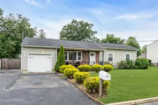 370 Lake Shore Dr, Brick, NJ 08723 - Photo 2