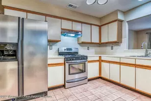 887 Crimson Ct, Morganville, NJ 07751 - Photo 4