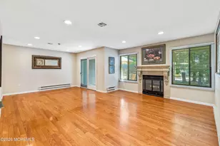 33 Hampton Ct, Red Bank, NJ 07701 - Photo 8
